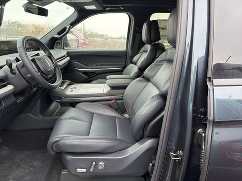 New 2026 Lincoln Navigator Reserve w/ Jet Appearance Package AWD/4WD image 11