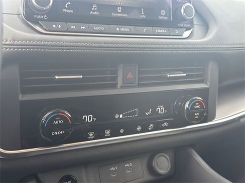 Certified 2025 Nissan Rogue SV image 18