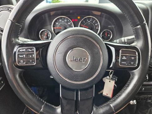 Used 2014 Jeep Wrangler Unlimited Sahara image 30