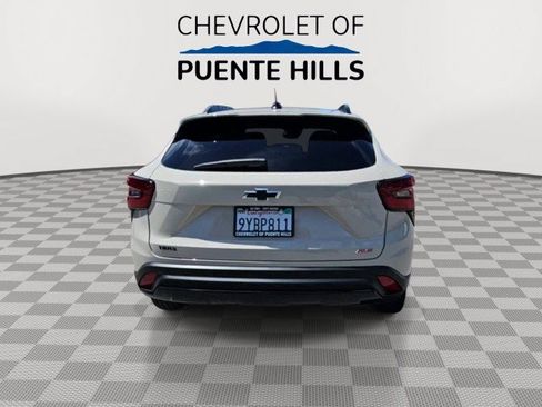 Used 2026 Chevrolet Trax RS FWD image 7