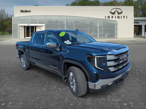Used 2023 GMC Sierra 1500 SLE AWD/4WD image 2