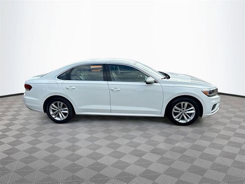 Used 2020 Volkswagen Passat 2.0T SE image 5