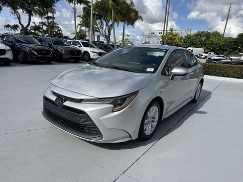 Used 2023 Toyota Corolla LE w/ LE Convenience Package FWD image 9