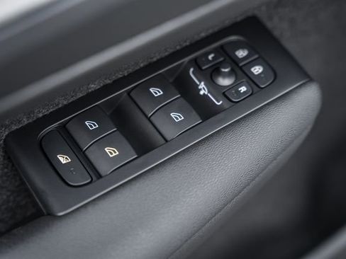 New 2026 Volvo EX40 Plus w/ Climate Package image 39