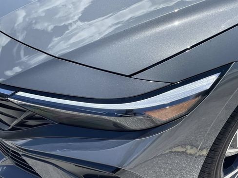 New 2025 Hyundai Elantra Limited FWD image 16