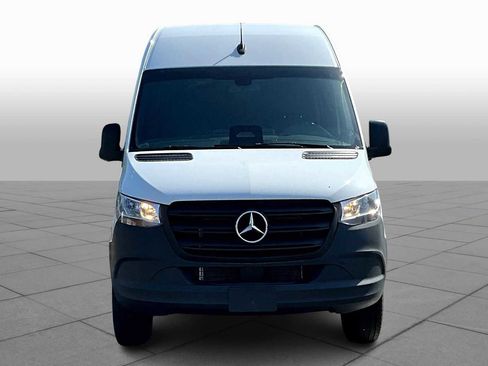 Used 2025 Mercedes-Benz Sprinter 2500 image 3