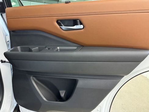 New 2026 Nissan Pathfinder Platinum image 27