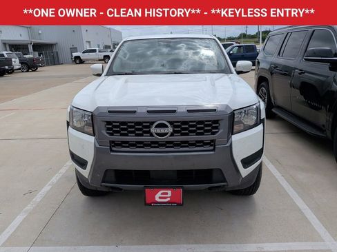 Used 2025 Nissan Frontier SV w/ Tow Package AWD/4WD image 2
