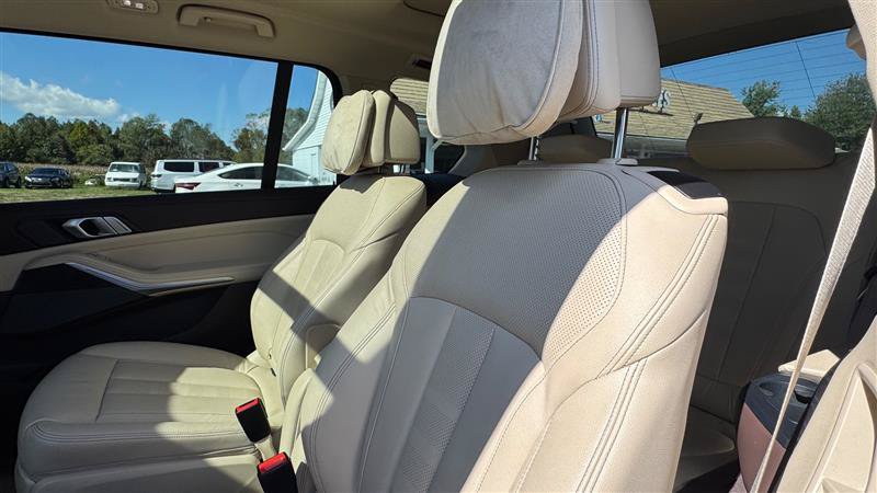 Used 2019 BMW X7 xDrive50i w/ Cold Weather Package AWD/4WD image 39