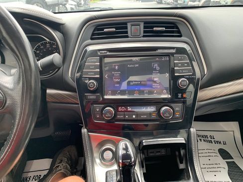Used 2017 Nissan Maxima Platinum FWD image 17