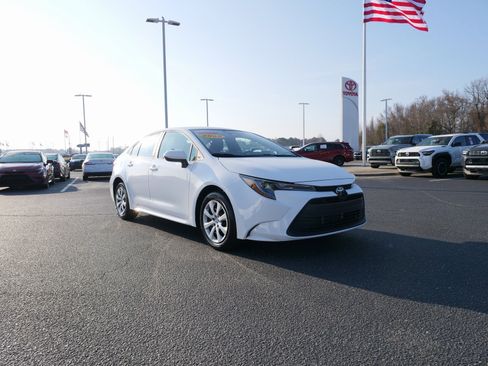 Used 2025 Toyota Corolla LE image 10