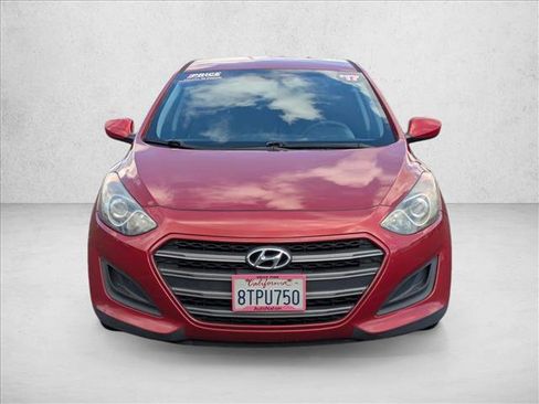 Used 2017 Hyundai Elantra GT FWD image 2