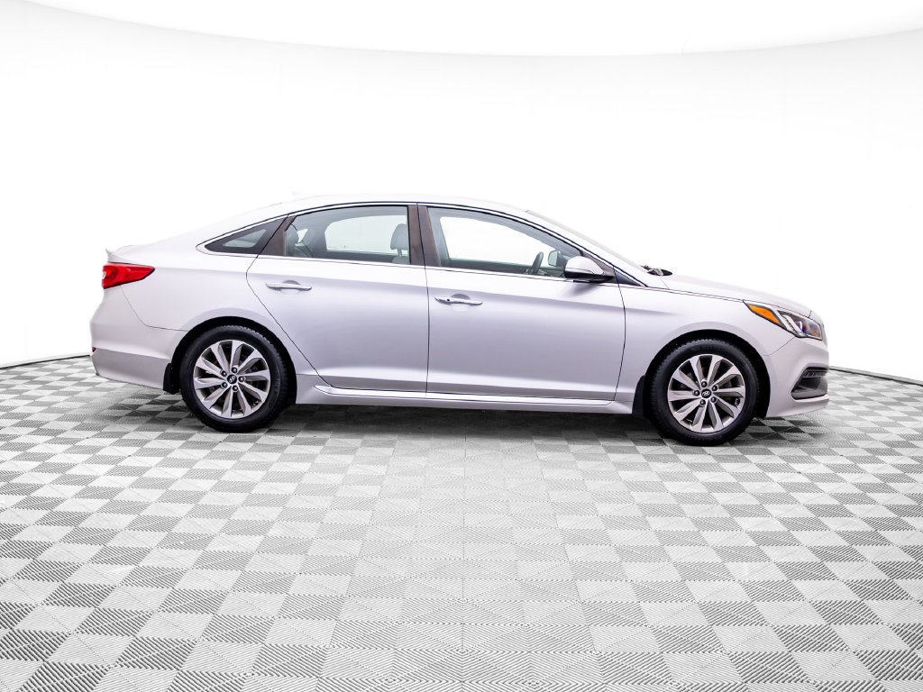 Used 2015 Hyundai Sonata Sport w/ Option Group 03 FWD image 6