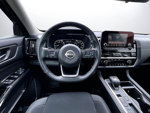 Used 2022 Nissan Pathfinder SV image 10