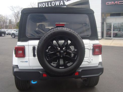 Used 2024 Jeep Wrangler Unlimited Sahara AWD/4WD image 5