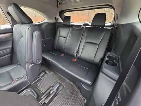 Used 2023 Toyota Highlander Platinum AWD/4WD image 24