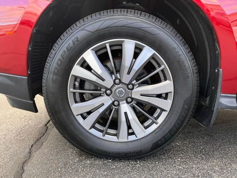 Used 2019 Nissan Pathfinder SL image 9