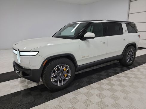 Used 2024 Rivian R1S Adventure image 1