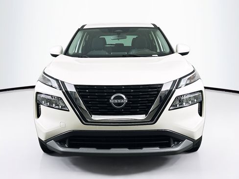 Used 2023 Nissan Rogue SV FWD image 2
