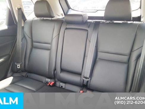 Used 2025 Nissan Rogue SL AWD/4WD image 17