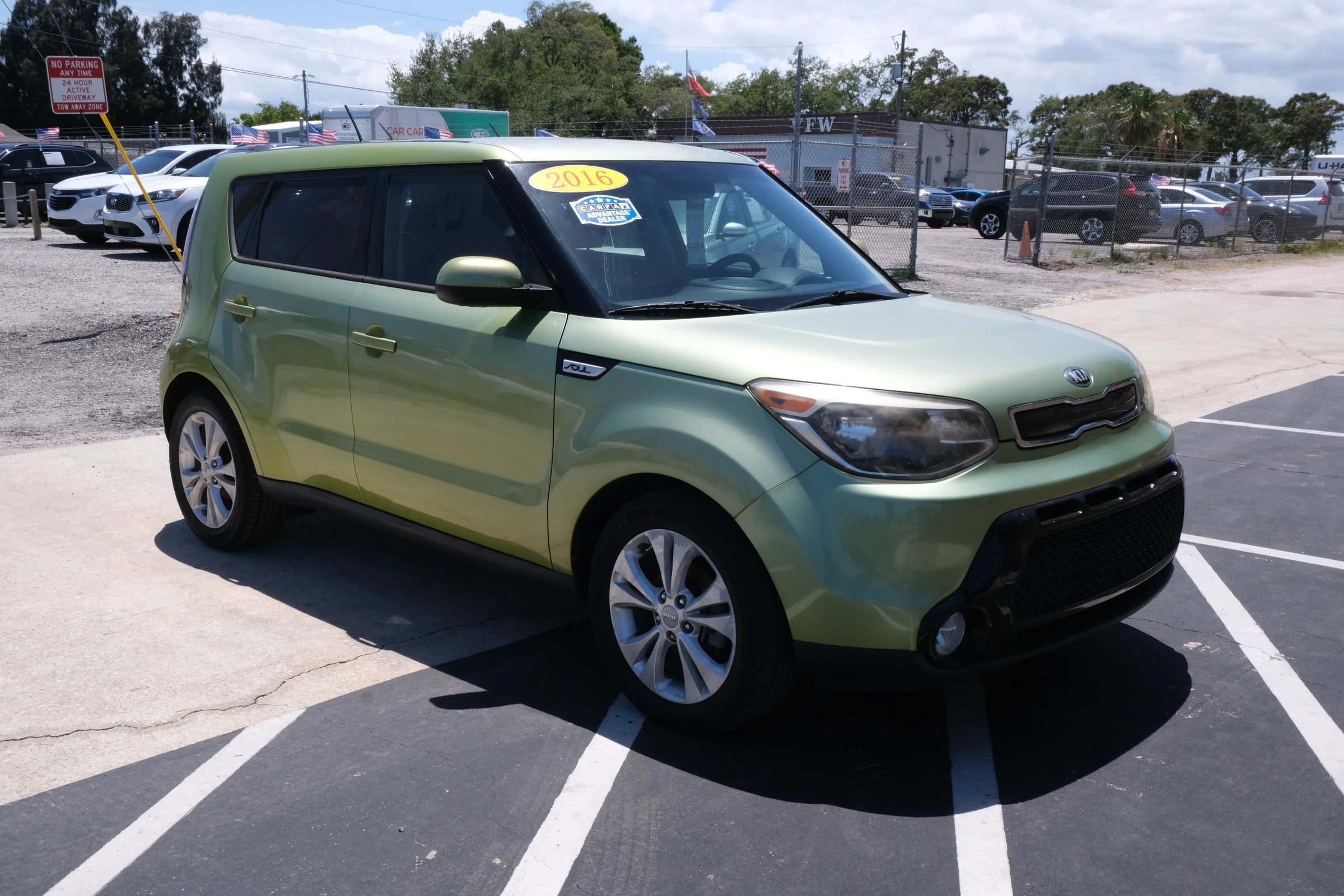 Used 2016 Kia Soul + FWD image 7