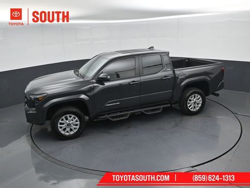 Used 2025 Toyota Tacoma SR5 AWD/4WD image 47