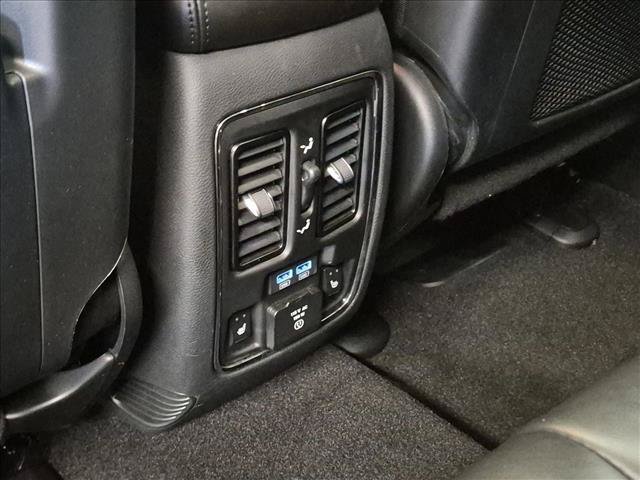 Used 2020 Jeep Grand Cherokee Limited w/ Luxury Group II AWD/4WD image 18