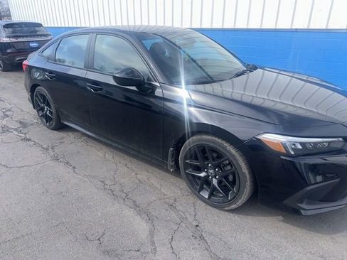 Used 2023 Honda Civic Sport image 2