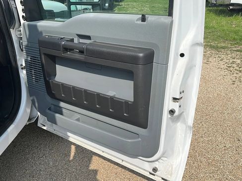 Used 2013 Ford F550 4x4 Regular Cab Super Duty w/ Payload Upgrade Pkg image 13