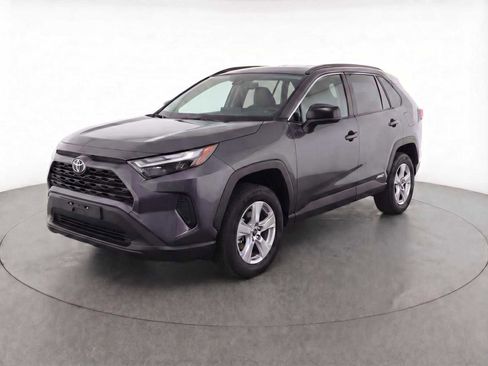 Used 2025 Toyota RAV4 LE AWD/4WD image 9