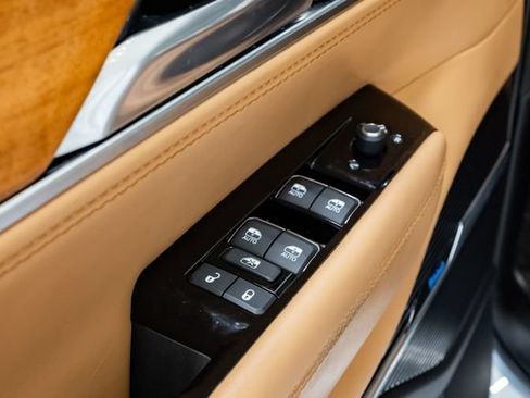 Used 2023 Jeep Grand Wagoneer Series III AWD/4WD image 13