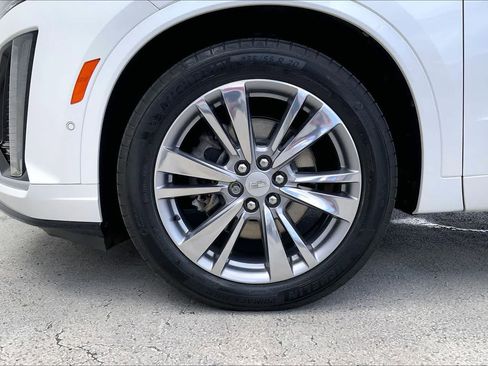Used 2023 Cadillac XT6 Premium Luxury w/ Technology Package FWD image 8