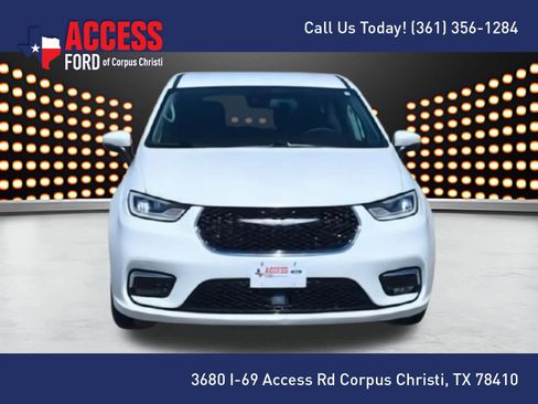 Used 2023 Chrysler Pacifica Touring-L FWD image 3