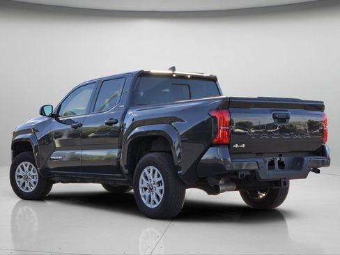 Certified 2025 Toyota Tacoma SR5 AWD/4WD image 22