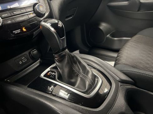 Used 2018 Nissan Rogue SV AWD/4WD image 30