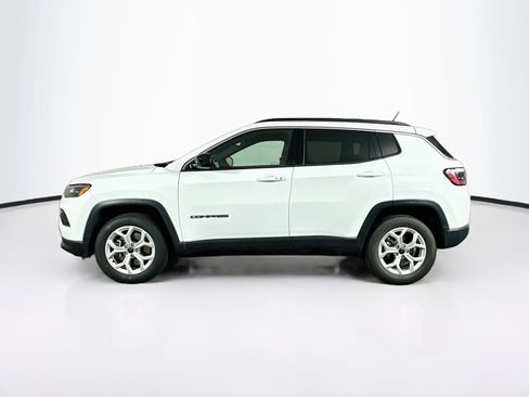 Used 2025 Jeep Compass Latitude AWD/4WD image 4