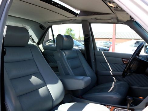 Used 1990 Mercedes-Benz 300 SE image 28