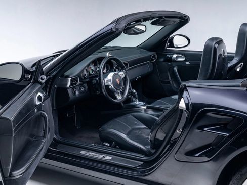 Used 2011 Porsche 911 Turbo AWD/4WD image 38