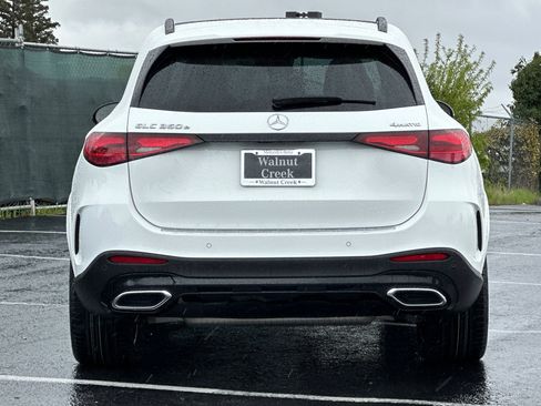 Used 2025 Mercedes-Benz GLC 350e 4MATIC image 9