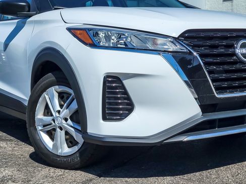 Used 2023 Nissan Kicks S image 3