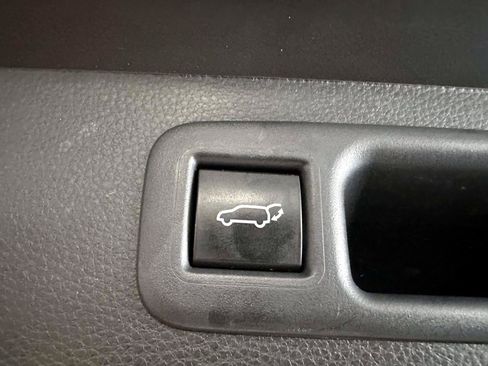 Certified 2024 Toyota Highlander LE AWD/4WD image 9