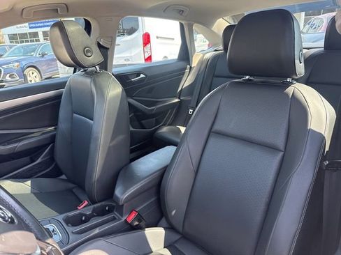 Used 2019 Volkswagen Jetta SE FWD image 22