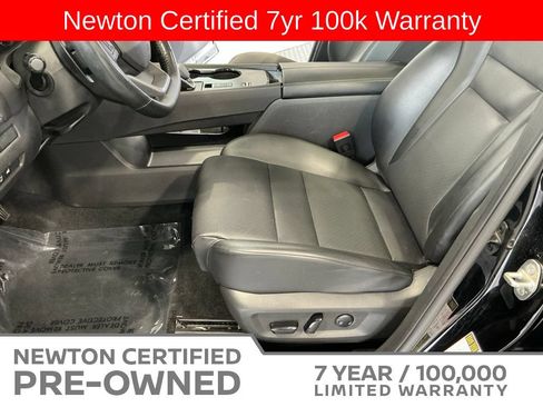 Used 2025 Nissan Rogue SV w/ SV Premium Package FWD image 13
