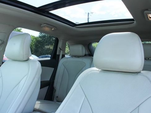 Used 2017 Lincoln MKX Reserve w/ Lincoln MKX Climate Package AWD/4WD image 15