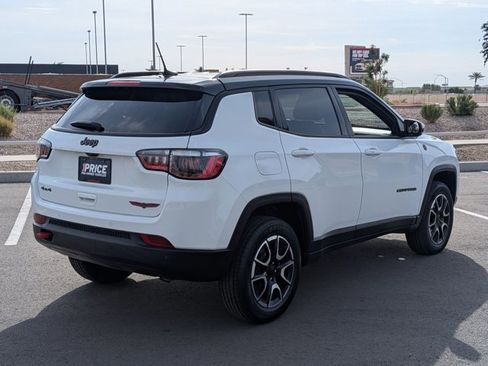 Used 2024 Jeep Compass Trailhawk image 5