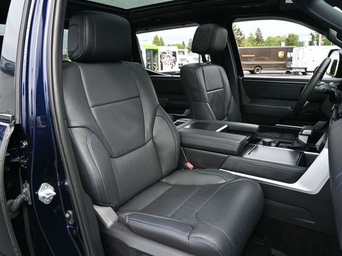 Used 2023 Toyota Tundra Platinum AWD/4WD image 35