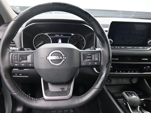 Used 2025 Nissan Rogue SV image 16