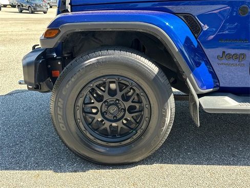 Used 2018 Jeep Wrangler Unlimited Sahara image 11