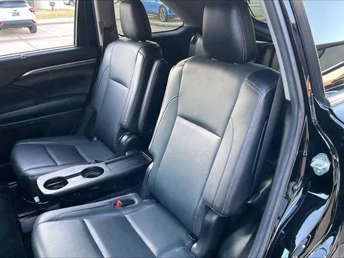 Used 2018 Toyota Highlander Limited image 21