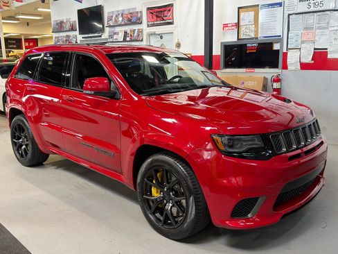 Used 2018 Jeep Grand Cherokee Trackhawk AWD/4WD image 3